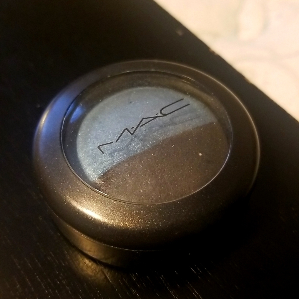 MAC two in one eye shadow pallet